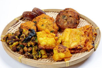 iftar set Piaju pakora beguni black chickpeas ghugni potato chop dates snack fried food