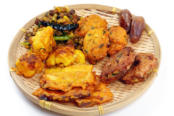 iftar set Piaju pakora beguni black chickpeas ghugni potato chop dates snack fried food