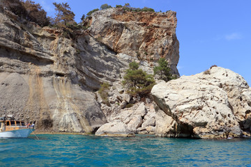 Fototapeta na wymiar mountain cliff by the sea