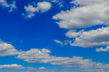 Obraz premium White clouds in blue sky