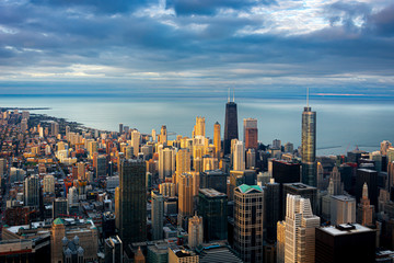 Obraz premium Panoramic view of Chicago during a sunset