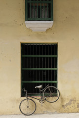 Fototapeta na wymiar Cuba, habana, carrebean streetlive, carrebean building, habana building, impression, bike