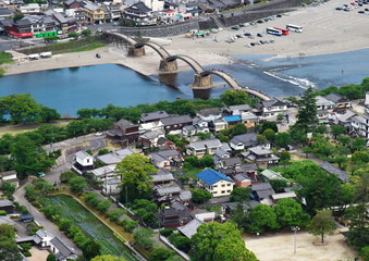 Kintaikyo-brug en stadsbeeld