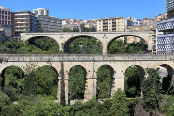 Ragusa, centro storico con vista dei ponti. - obrazy, fototapety, plakaty