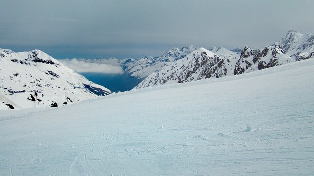 winter season climbing weisseespitze in kaunertal gletcher