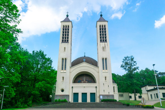 Cenakel church in Heilig Landstichting