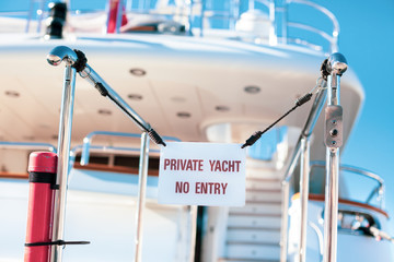 Private yacht No entry prohibited sign