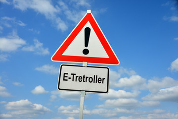E-Tretroller, E-Scooter, Mobilität, Fahrzeug, Verkehrsschild, Achtung, Warnung, symbolisch,...