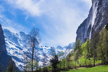 Fototapeta na wymiar Sunny day in the Valley of Lauterbrunnen, Switzerland
