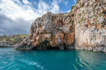 Fototapeta na wymiar Turquoise water under Blue Caves