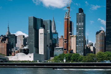 Naklejka premium Midtown apartment buildings on east riverside view from Roosevelt Island