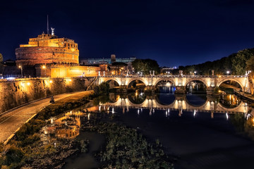 Fototapeta na wymiar The city of Rome in evening 
