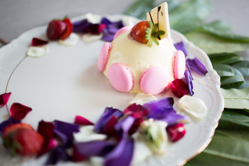 white chocolate cake with flowers and leaves