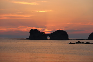 円月島に沈む夕日