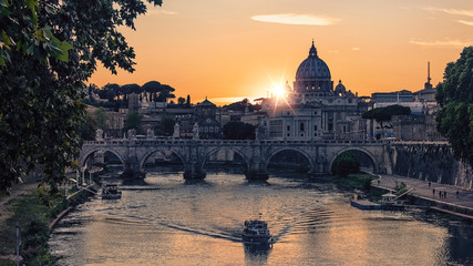 Miasto Rzym o zachodzie słońca - obrazy, fototapety, plakaty