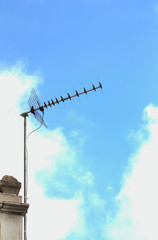Obraz premium Digital terrestrial television antenna on a roof in the city