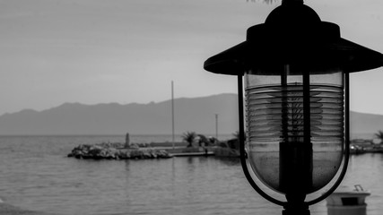 lampa na nabrzeżu - obrazy, fototapety, plakaty