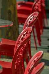 Red Chairs vert
