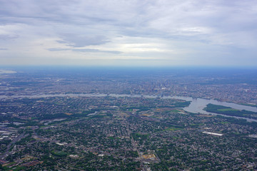 Fototapeta premium Aerial view of the skyline of the city of Philadelphia and the surrounding areas in Pennsylvania, United States