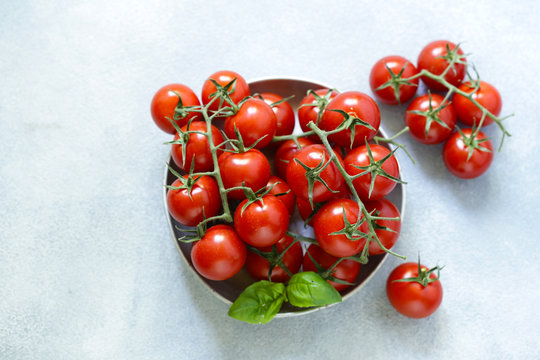 organic cherry tomatoes for salad
