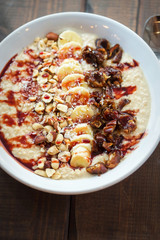 Porridge oats with bananas, nuts, dates and date syrup