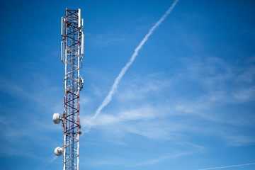 Obraz premium Antenna tower with the sky in the background