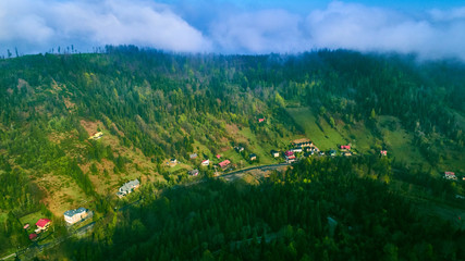 góry domy las droga lato © Daniel