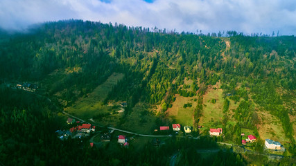 góry domy las droga lato © Daniel