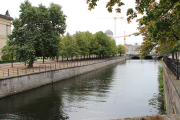 Fototapeta na wymiar the river spree in berlin (germany) 