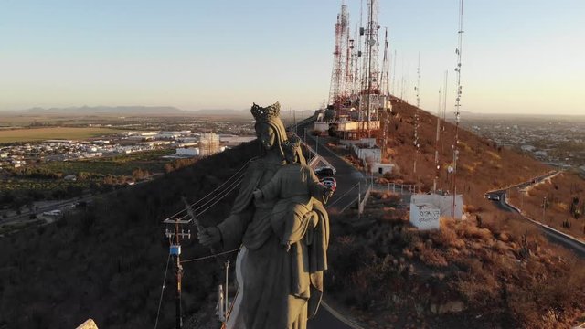 Virgen, vista del Valle del Fuerte y la ciudad de Los Mochis en una puesta de sol. Sinaloa, M&eacute;xico