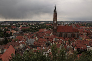 Fototapeta premium Landshut, Altstadtpanorama mit St. Martin