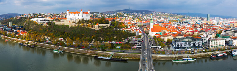 Fototapeta na wymiar Bratislava Castle in historical center of city