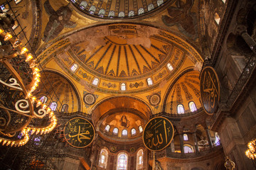 Fototapeta na wymiar Hagia sofia church and mosque in istanbul Turkey
