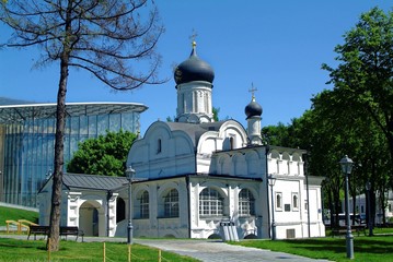 Fototapeta na wymiar Church in spring in Zaryadye Park, Moscow