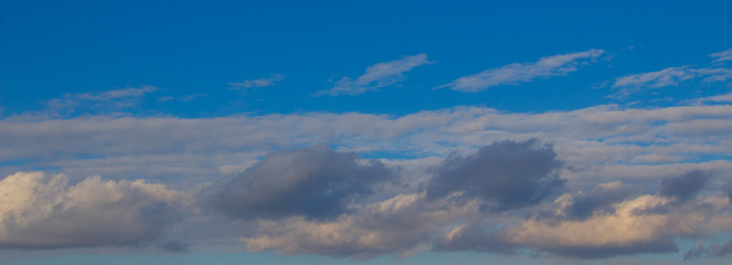 Naklejka premium Beautiful photo of clouds in the blue sky, A flock of little clouds