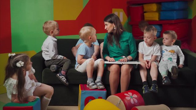 The Teacher tells a fairytail or kids