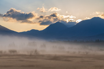 初夏の日光小田代ヶ原の夜明け