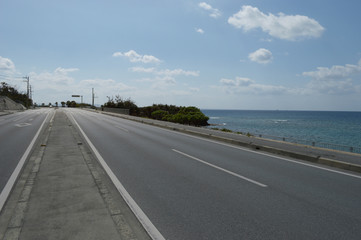 片道二車線の道路