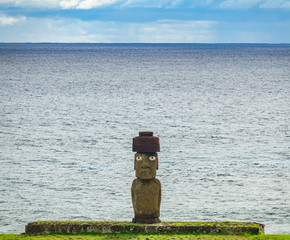 Ahu Ko Te Riku moai with eyes in Rapa Nui