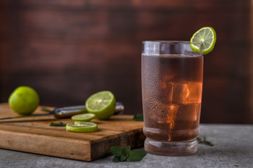 Delicious freshly made home cold ice tea, over a wood background