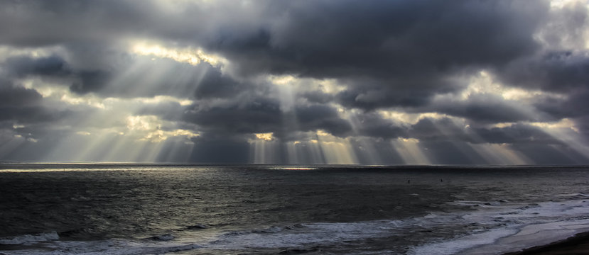 Sunbeams over ocean © Randall Lynn