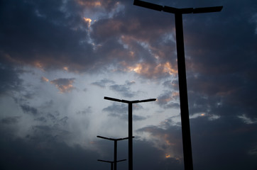 How beautiful the sky looks in the evening!