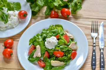 fresh spinach salad with tomatoes cheese