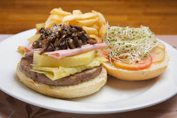 Special burger with cheese, ham and mushrooms. Accompanied by french fries