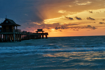 Fototapeta na wymiar Sunset at Naples Pier in Naples Florida