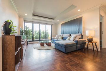 Fototapeta na wymiar Beautiful living room in brand new luxury home