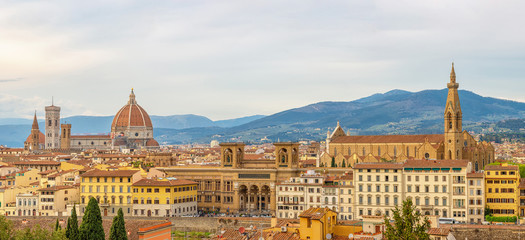 Fototapeta premium Duomo Santa Maria Del Fiore and Bargello in the morning from Piazzale Michelangelo in Florence