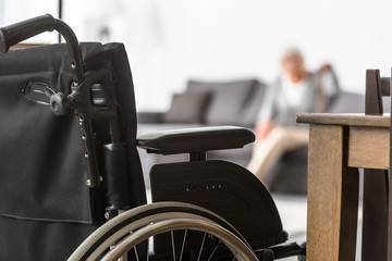 Obraz premium selective focus of senior woman with wheelchair on foreground