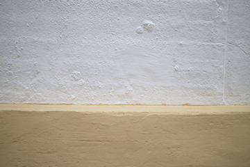 White and yellow concrete wall