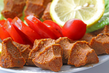 Fracture raw meatballs made with meat and wheat